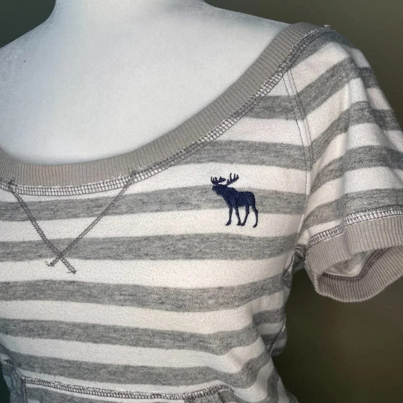 ABERCROMBIE & FITCH Crop Pocket Striped Tee - size medium - Picture 4 of 4
